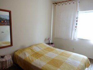 4 bedrooms, iron/ironing board, WiFi, wheelchair access