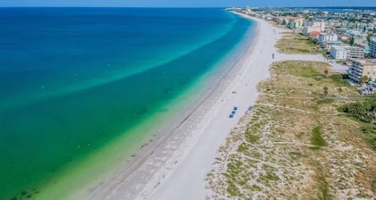 Charming Upstairs Unit in a Cottage, steps to the beach. Across from John's Pass
