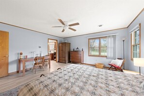 3 chambres, fer et planche à repasser, Wi-Fi gratuit, draps fournis