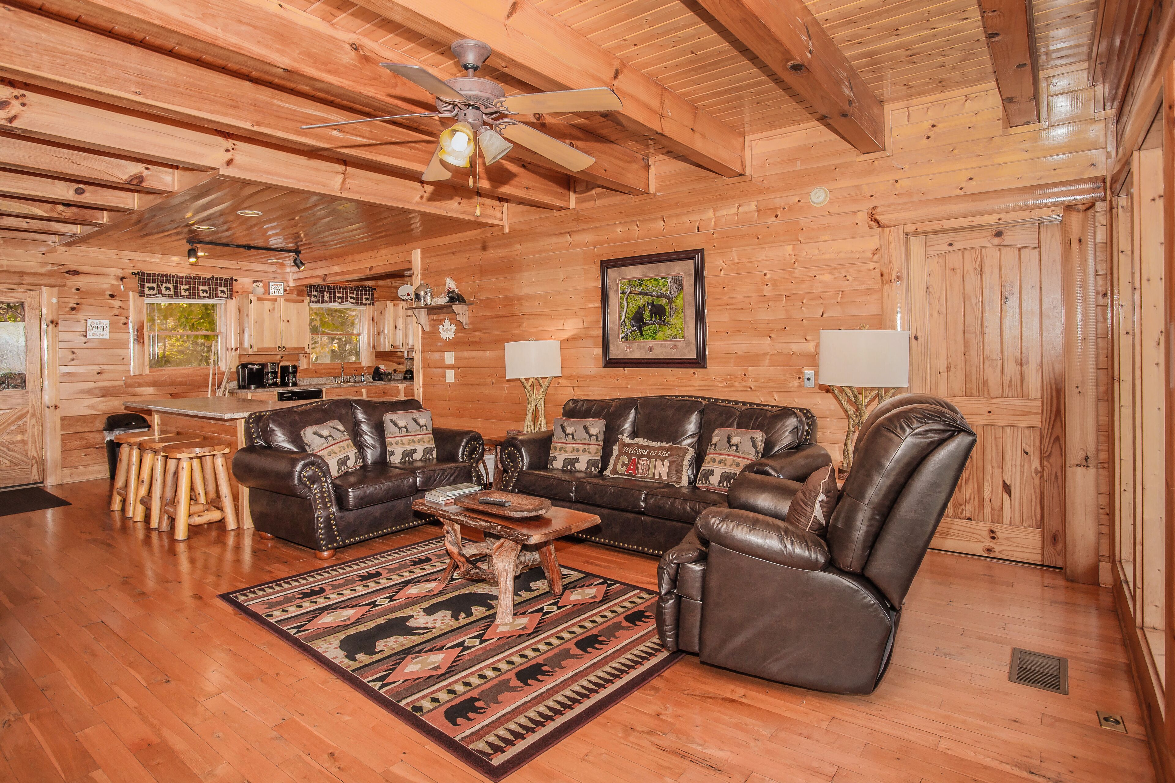 Mtn Star: Mtn and City Views! Outdoor stone Fire Pit, Game Room, Hot Tub & more!