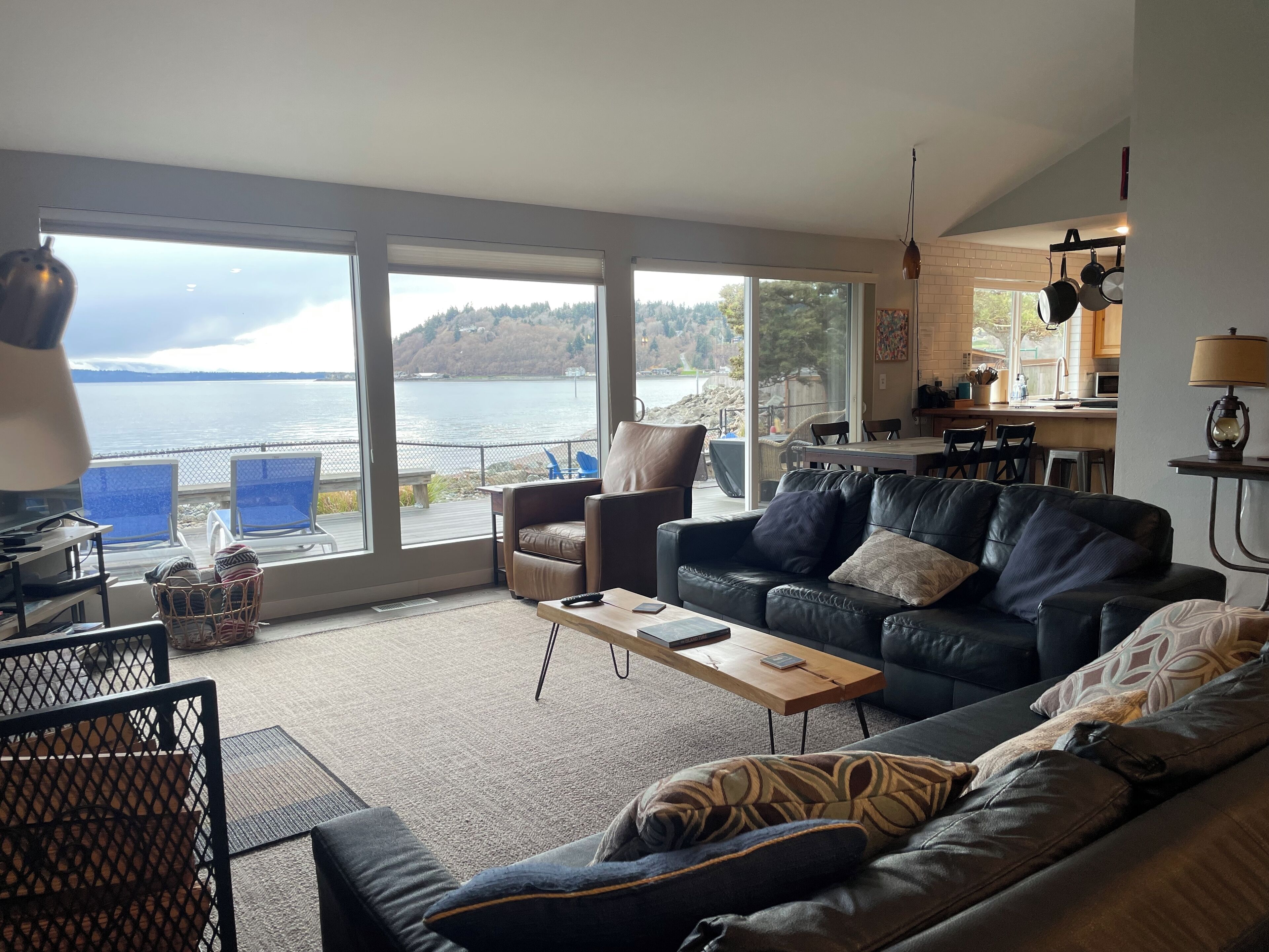 Smart-TV, Kamin, Netflix, DVD-Player