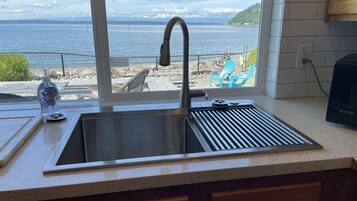 KĂŒhlschrank, Mikrowelle, Ofen, Herdplatte