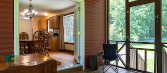 Pet Friendly Red House: Short Walk to Private Dock & Lake George! 