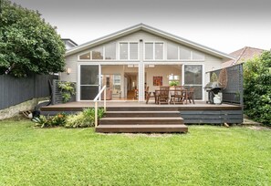 Outdoor dining - Beach near Manly (Manly Vale)