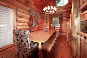 Dining - Business wifi, privacy, luxury, creek, firepit,  theater, comfort and unique
 (Pigeon Forge)