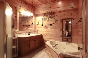 Hair dryer, towels, soap, toilet paper - Business wifi, privacy, luxury, creek, firepit,  theater, comfort and unique
 (Pigeon Forge)