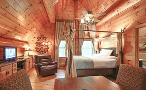 5 bedrooms, desk, iron/ironing board, free WiFi - Business wifi, privacy, luxury, creek, firepit,  theater, comfort and unique
 (Pigeon Forge)