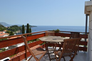 Outdoor dining - Charming home with a beautiful sea view (DUBROVNIK)