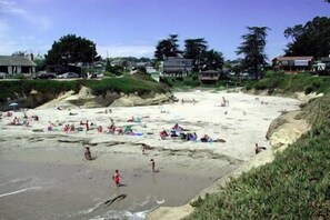 靠近海滩、沙滩毛巾