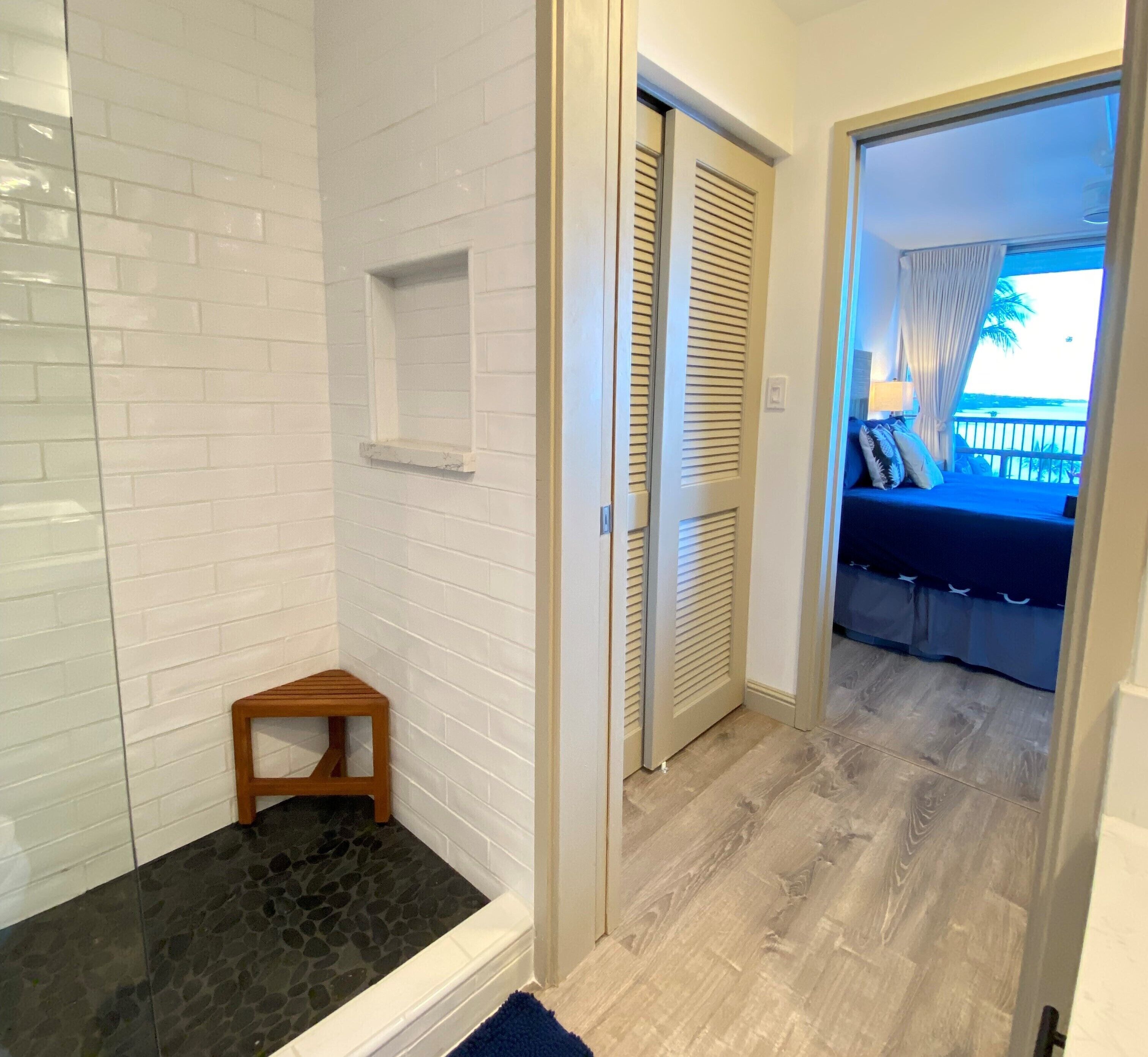 2 bedrooms, in-room safe, iron/ironing board, free WiFi