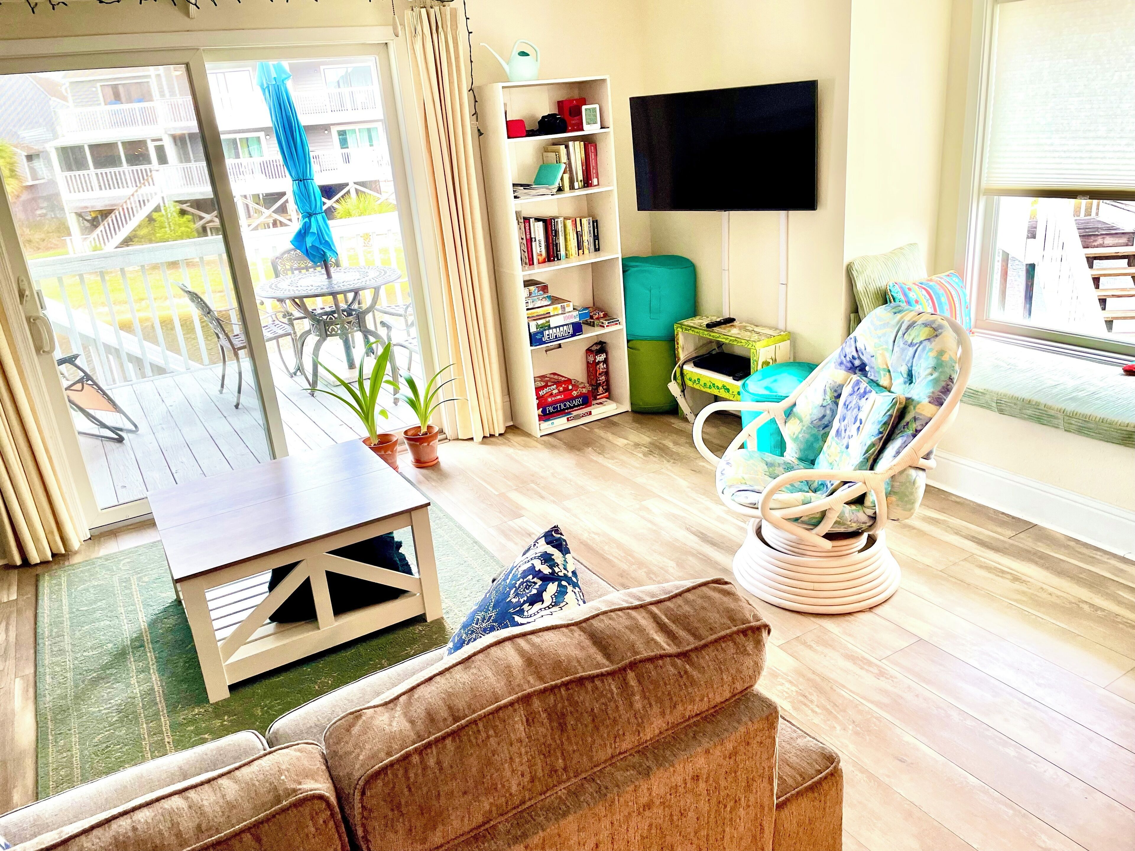 Smart-TV, DVD-Player, Bücher, Videothek