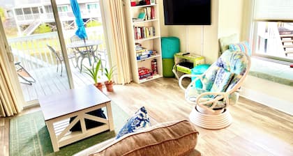 Bienvenue au Turtle Townhouse / On Pond / 20 marches à la piscine / Animaux acceptés / WIFI