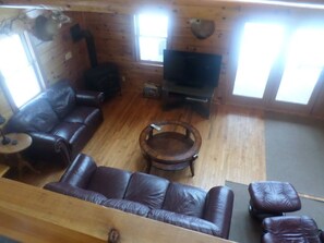 تلفزيون، مدفأة، مشغل دي في دي