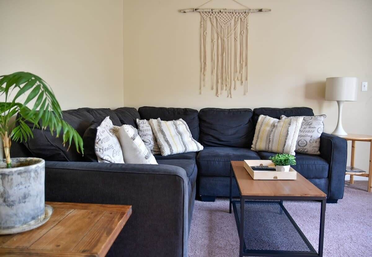 Fernseher, Kamin, DVD-Player, Tischfußball