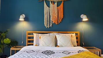 5 bedrooms, desk, iron/ironing board, WiFi