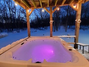 Outdoor spa tub - Pocono Mtn Escape w/ Hot Tub, Pool & Barrel Sauna (Long Pond)