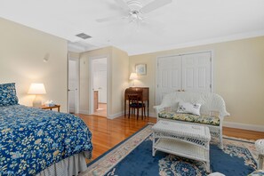 5 Schlafzimmer, Schreibtisch, Bügeleisen/Bügelbrett, kostenloses WLAN