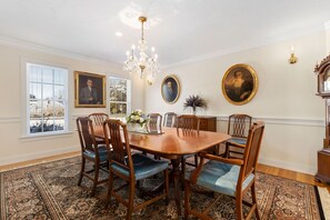 Dining - Chatham-Walk to Town/Beach-Multi Family Friendly (Chatham)