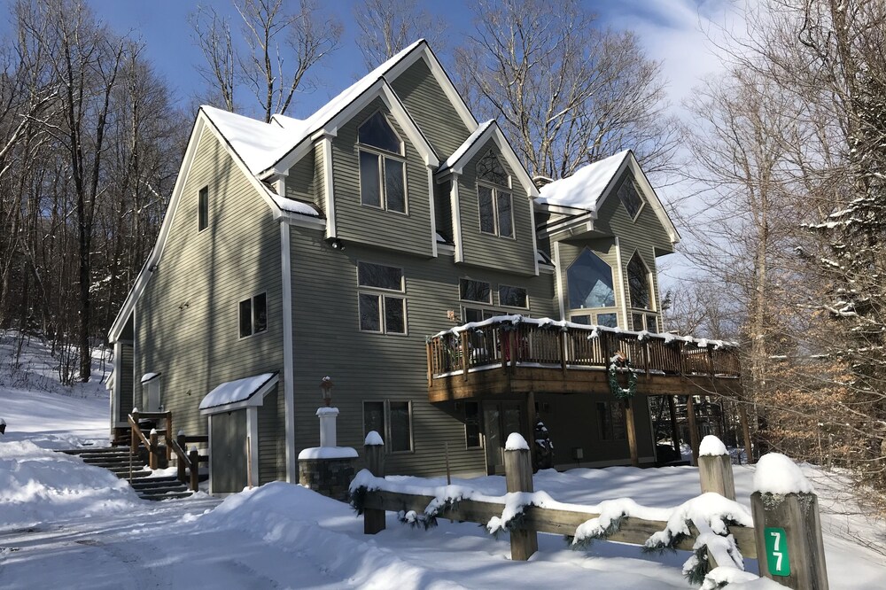 Custom Luxury Home w/Hot Tub on Okemo Mtn/Family/Group Friendly/Shuttle Bus
