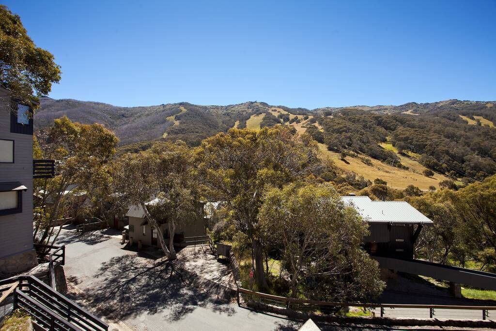 Thredbo Village Family CHALET - AMAZING VIEWS - central village — image 28