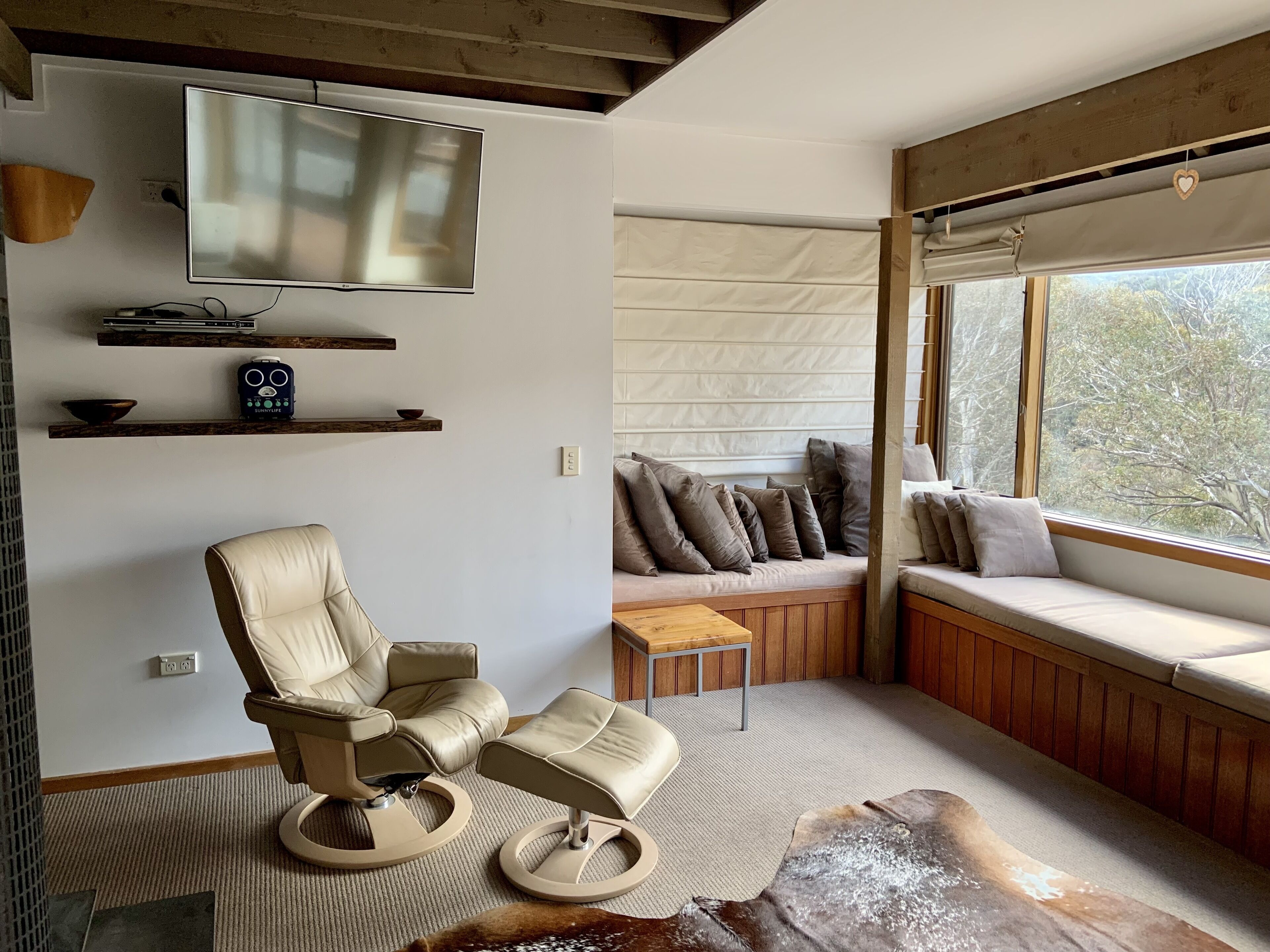 Thredbo Village Family CHALET - AMAZING VIEWS - central village — image 13