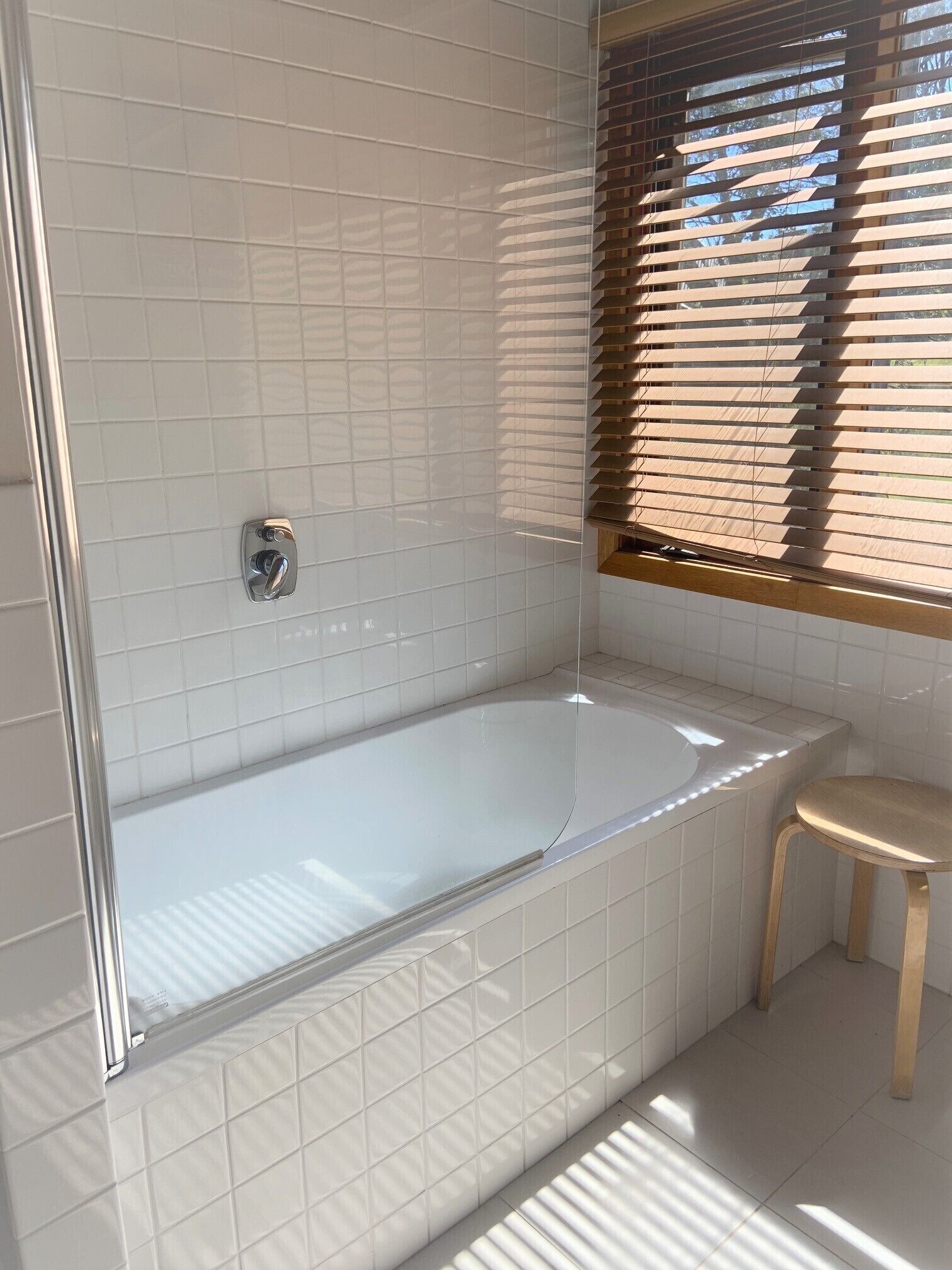 Thredbo Village Family CHALET - AMAZING VIEWS - central village — image 27