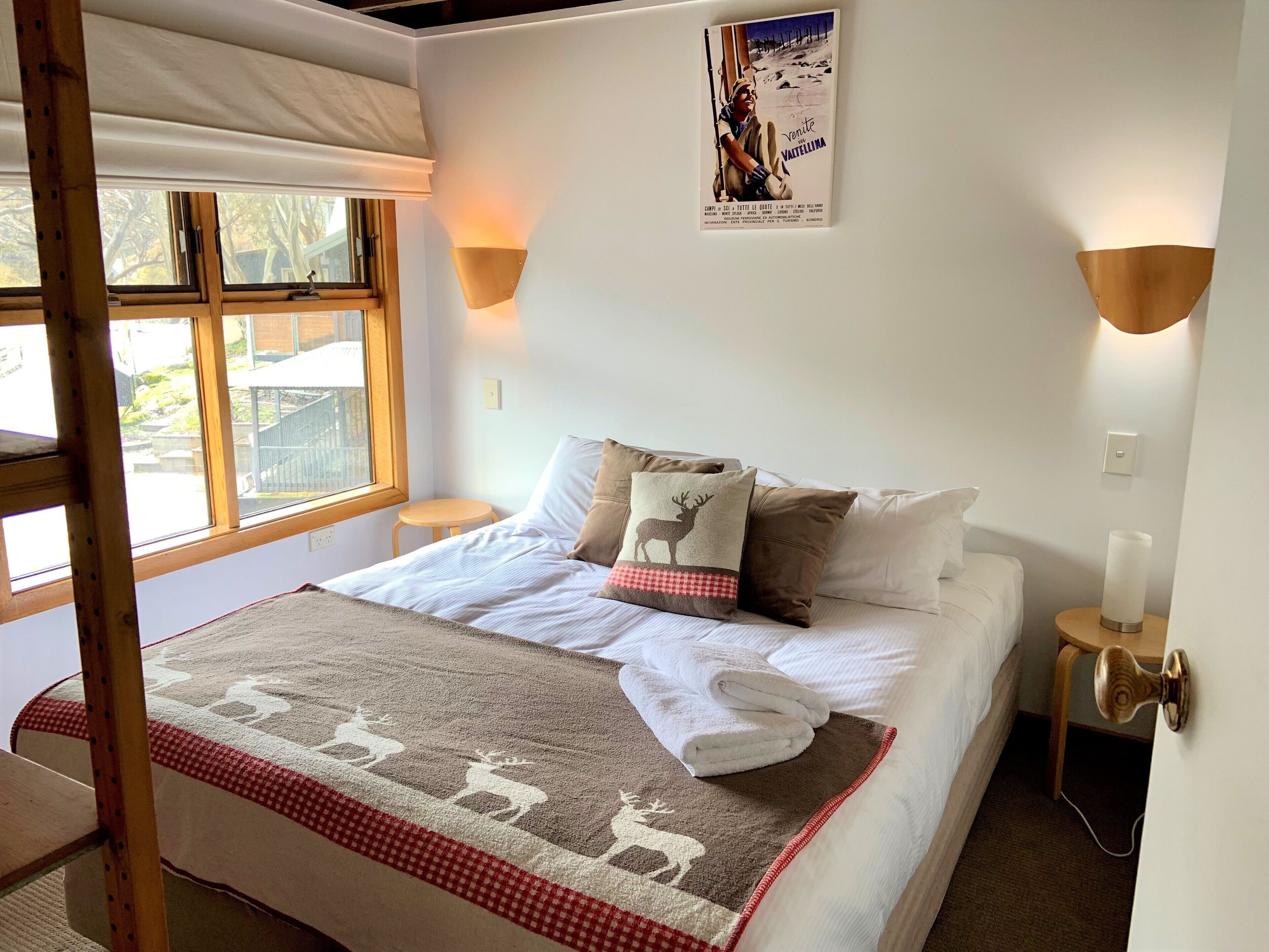 Thredbo Village Family CHALET - AMAZING VIEWS - central village — image 20