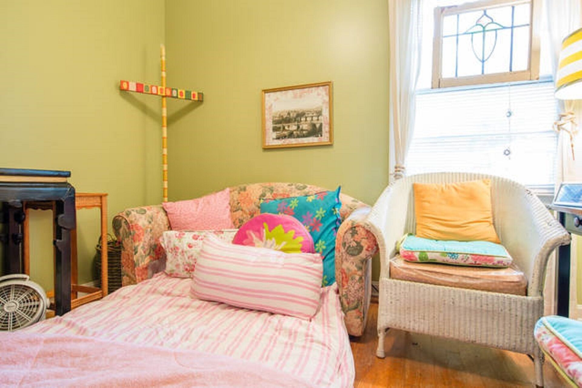 Colorful Artistic Lakefront Home Canoe Opt - Central to Stone Mt + everything!