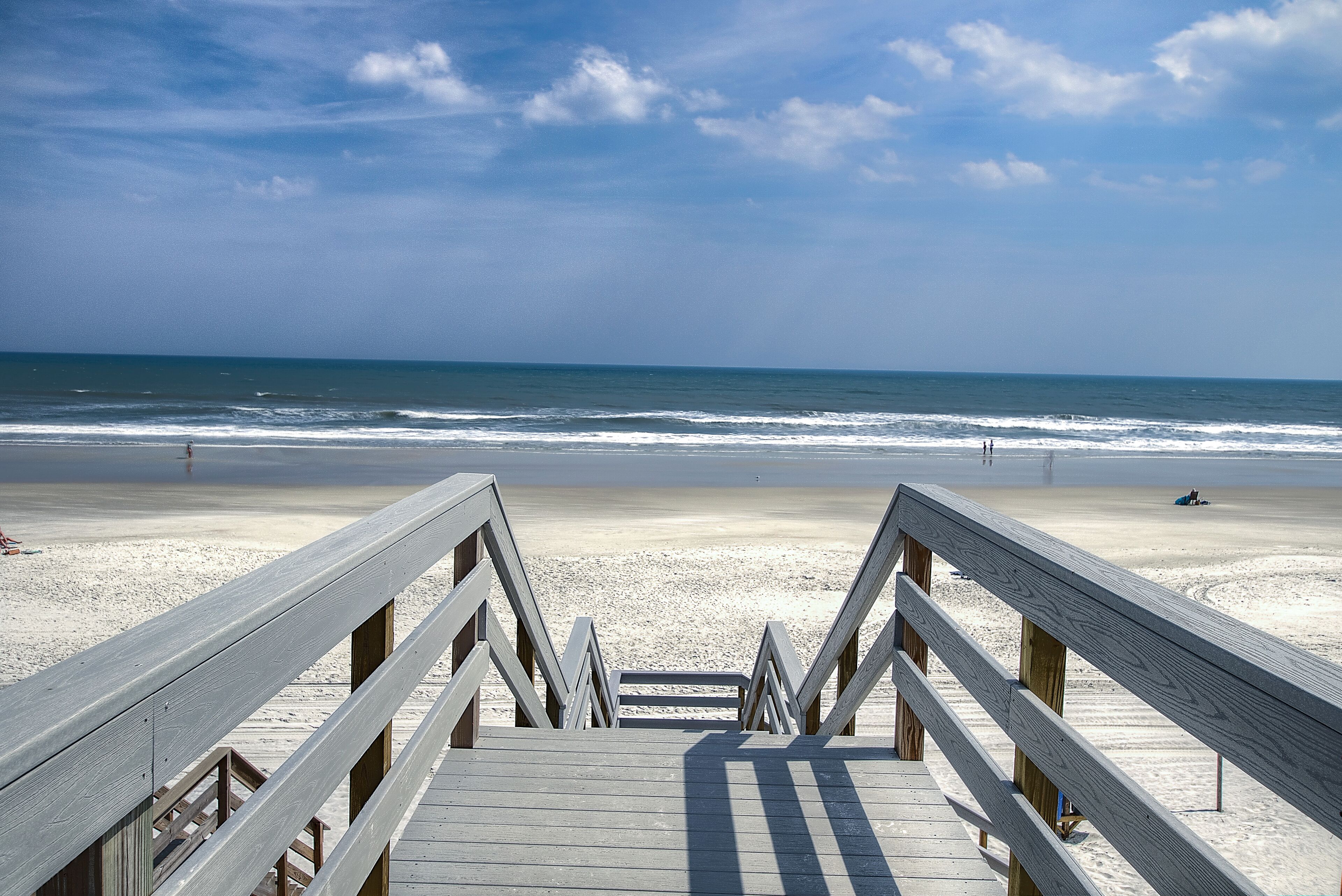 Beach nearby, sun loungers, beach towels