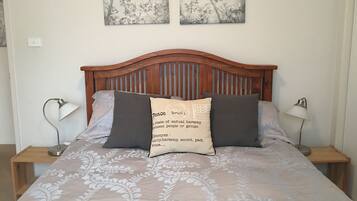 3 bedrooms, iron/ironing board, free WiFi, bed sheets