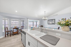 Fridge, microwave, oven, stovetop - Fully Equipped - 3 Bedroom Vacation Retreat With Pool (North Las Vegas)