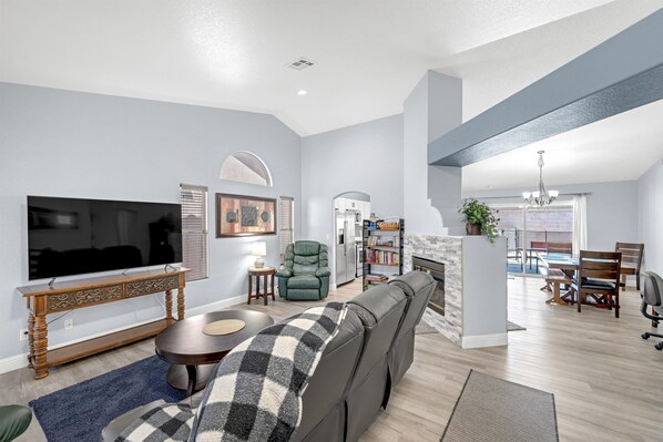 Smart TV, fireplace, DVD player, books - Fully Equipped - 3 Bedroom Vacation Retreat With Pool (North Las Vegas)