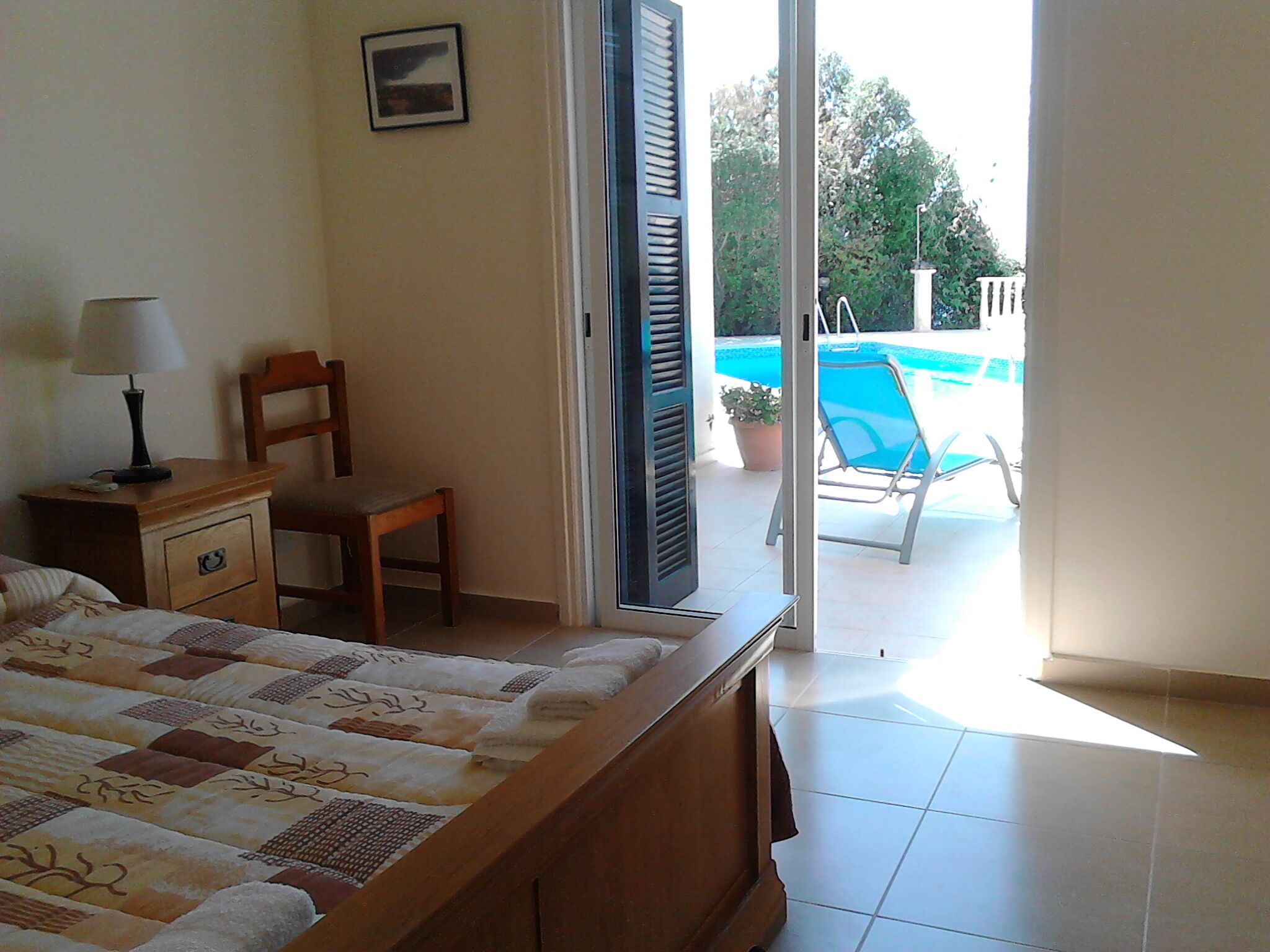 3 slaapkamers, een strijkplank/strijkijzer, gratis wifi, beddengoed