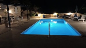 حمام سباحة