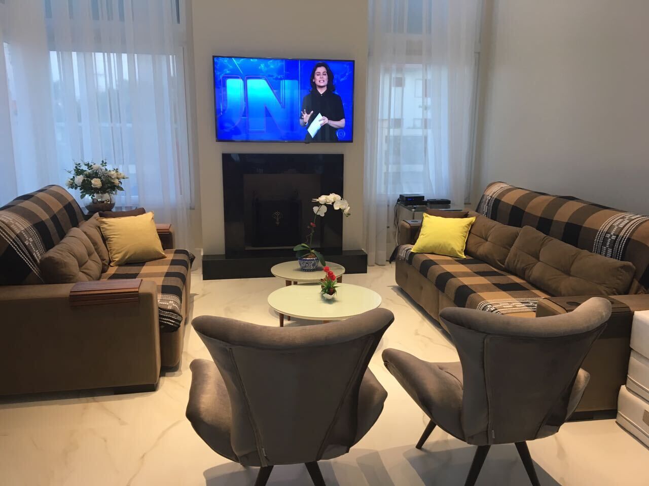 LUXURY HOUSE W / HEATED POOL w / 16 people, 4 suites, 30m from the beach.