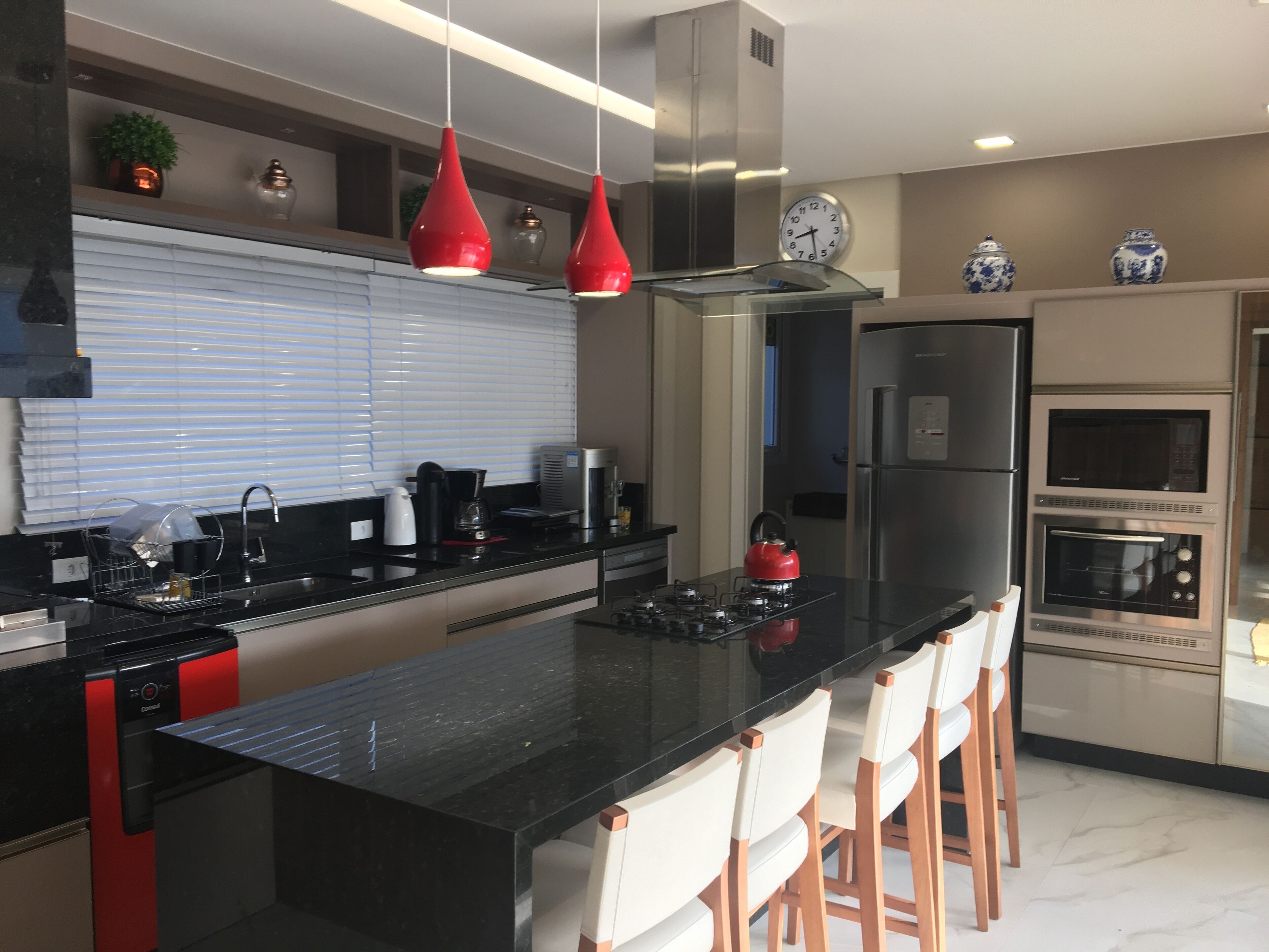 LUXURY HOUSE W / HEATED POOL w / 16 people, 4 suites, 30m from the beach.