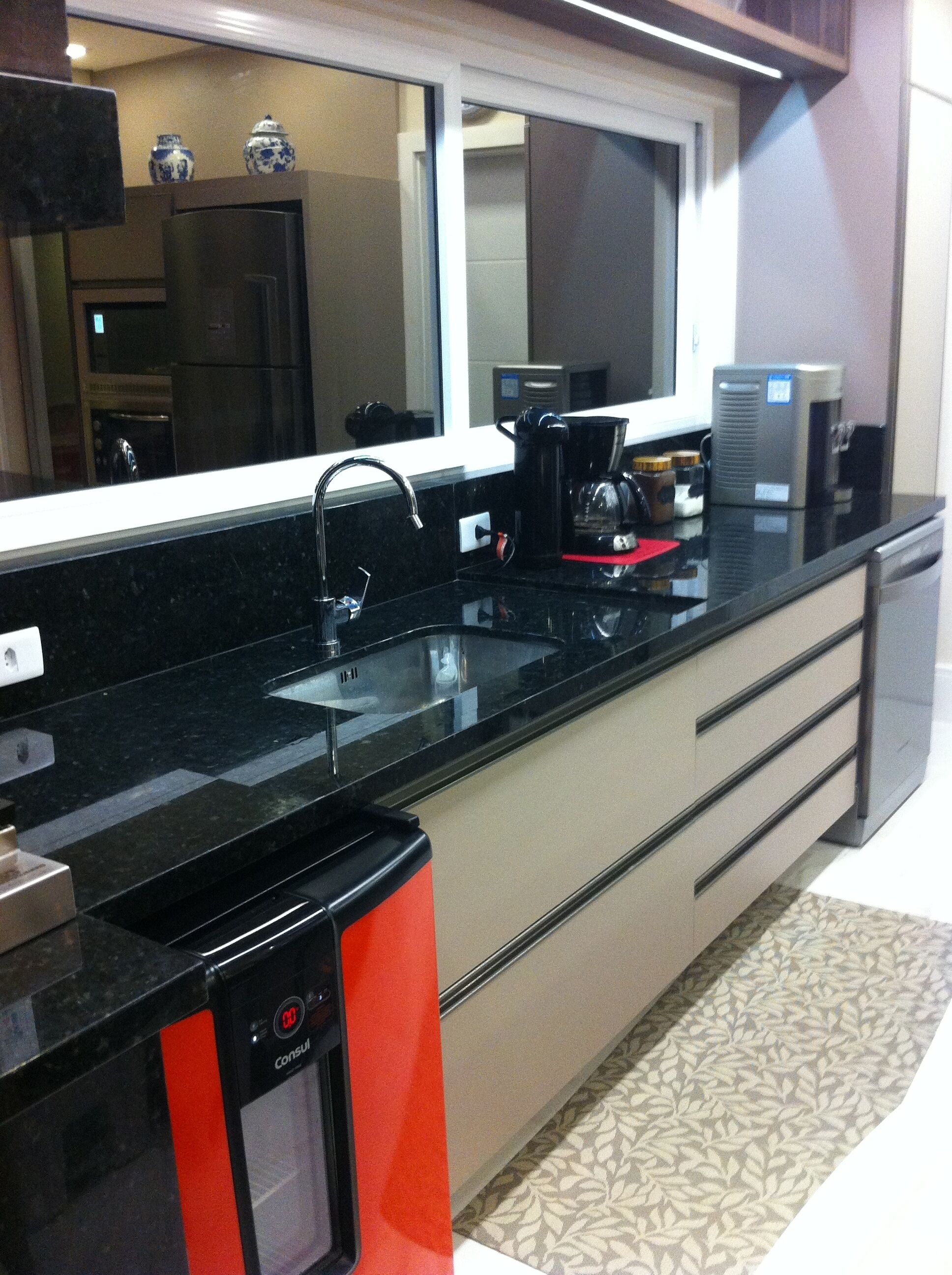 LUXURY HOUSE W / HEATED POOL w / 16 people, 4 suites, 30m from the beach.