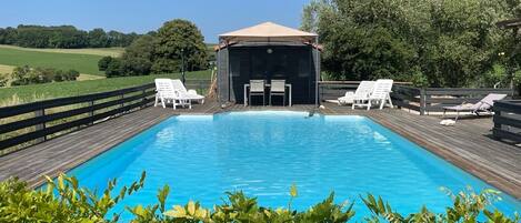 حمّام سباحة خارجي