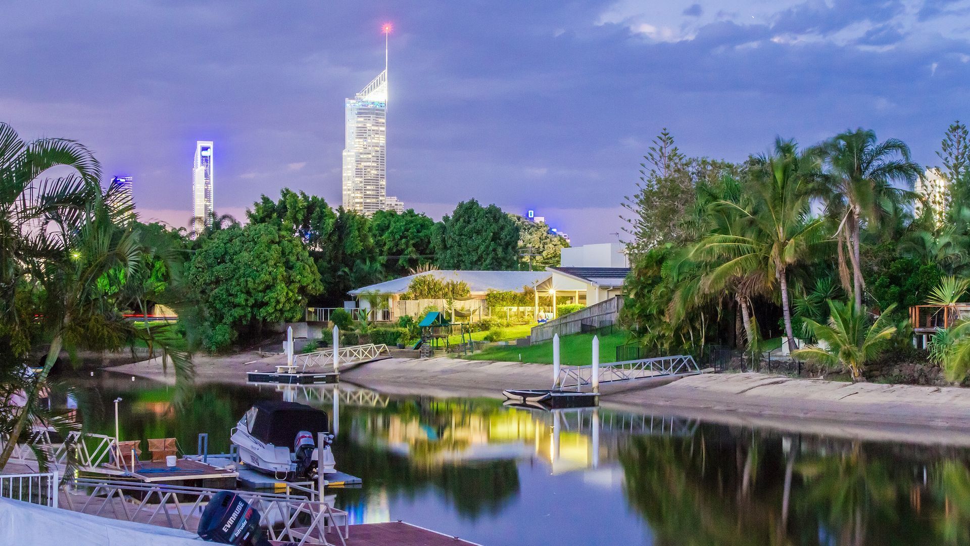 Golden Rio Family Waterfront Home Broadbeach — image 8