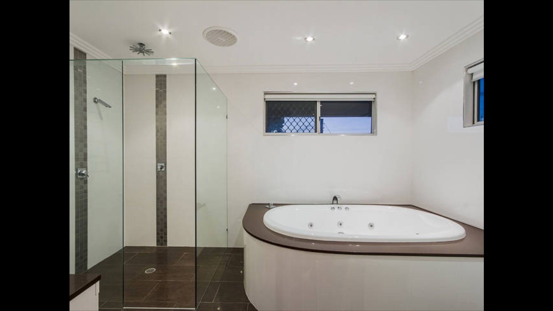 Golden Rio Family Waterfront Home Broadbeach — image 17