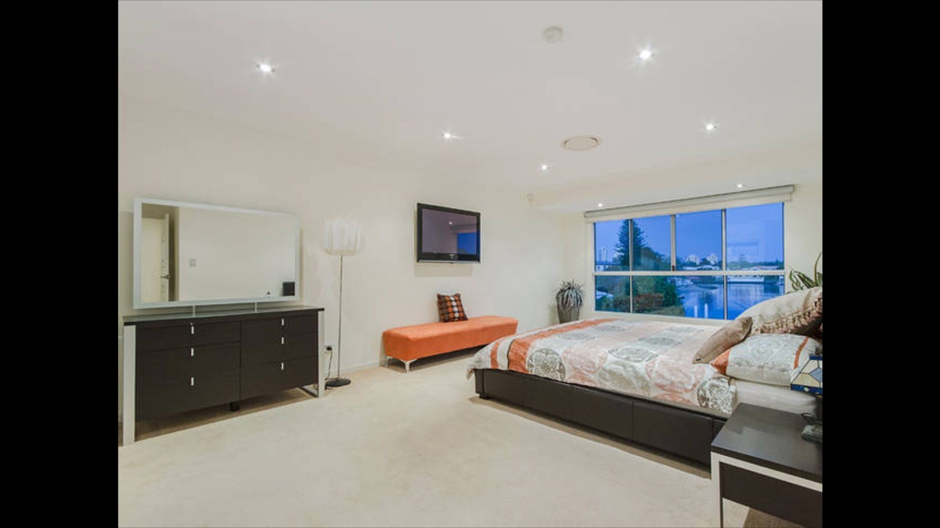 Golden Rio Family Waterfront Home Broadbeach — image 12