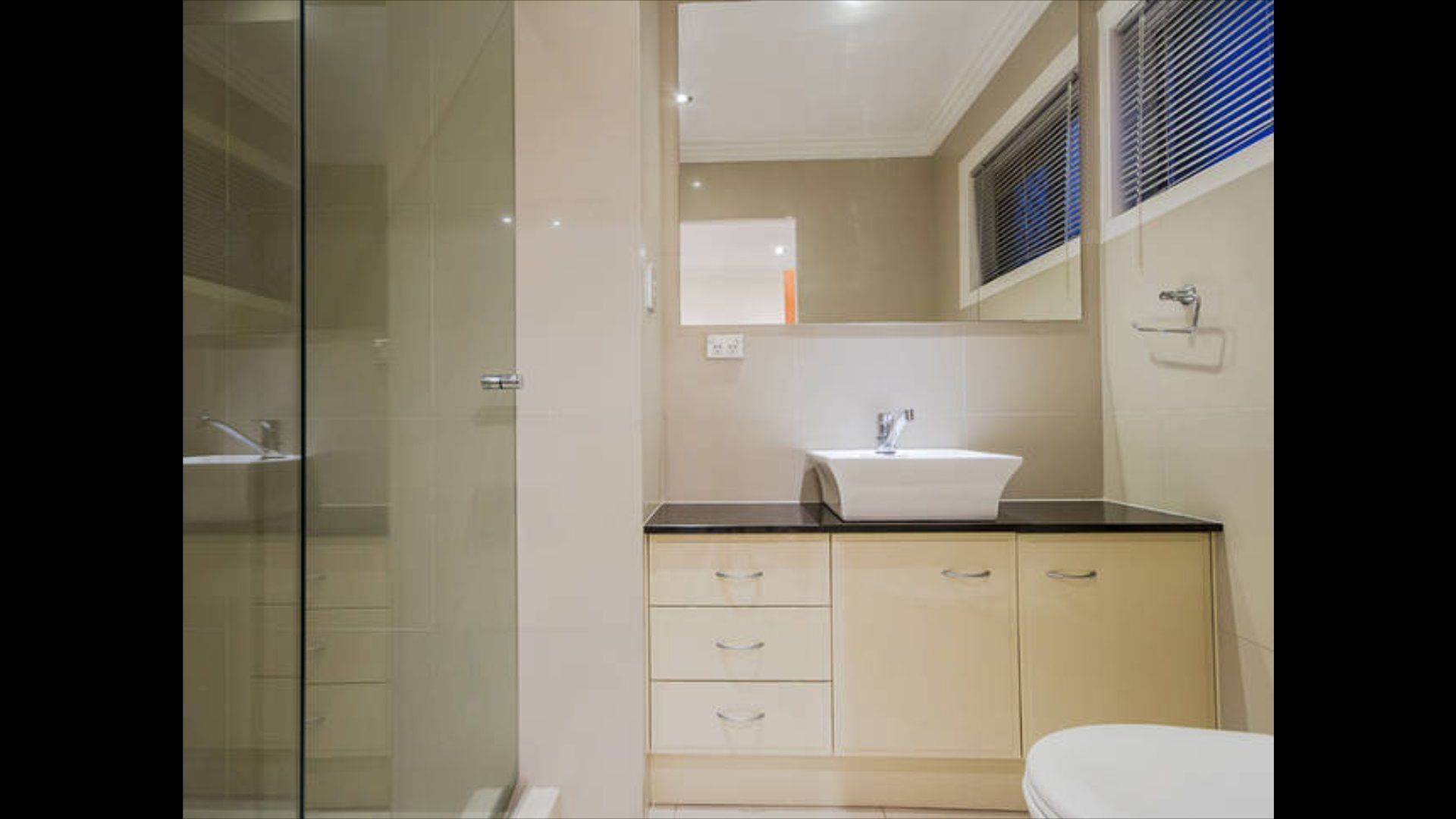 Golden Rio Family Waterfront Home Broadbeach — image 19