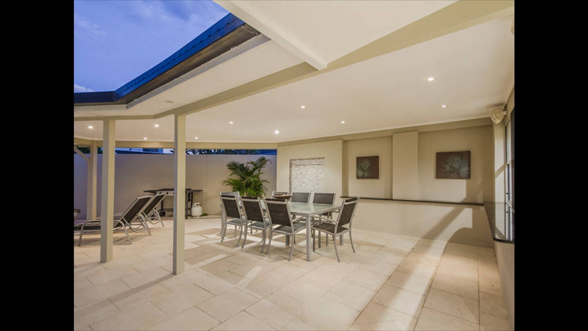 Golden Rio Family Waterfront Home Broadbeach — image 11