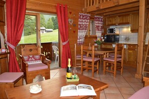 Dining - Apartment in Chalet- LES HOUCHES in Résidence de Tourisme MGM (Les Houches)