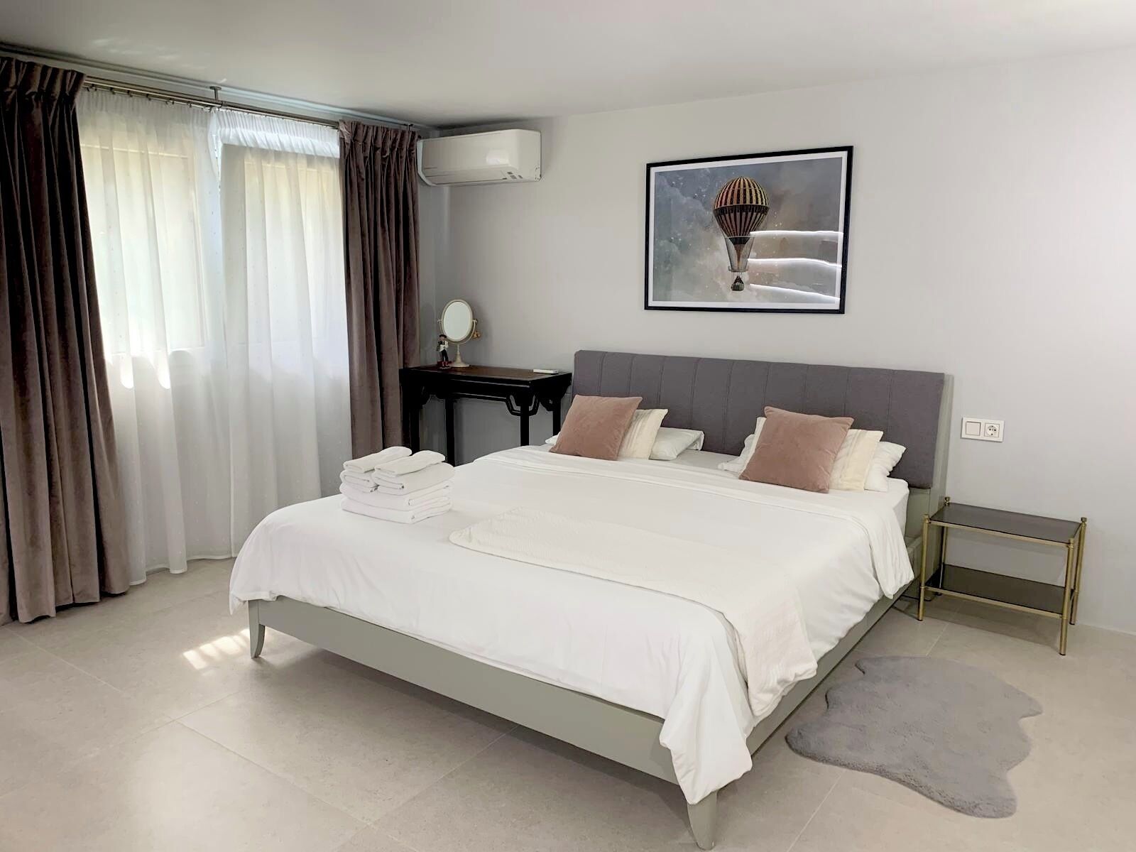 4 bedrooms, desk, iron/ironing board, WiFi