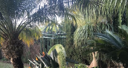 Elegante, helle Villa in der Goldenen Meile von Marbella mit großartigem Meer- und Bergblick