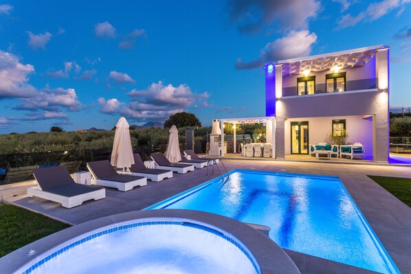 Outdoor pool, pool loungers - Anna Maria Villa, sumptuous design (Rethymno)