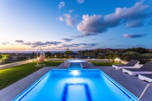 Outdoor pool, pool loungers - Anna Maria Villa, sumptuous design (Rethymno)
