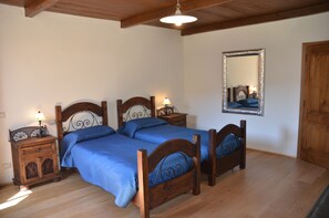 4 chambres, fer et planche à repasser, Wi-Fi, literie fournie
