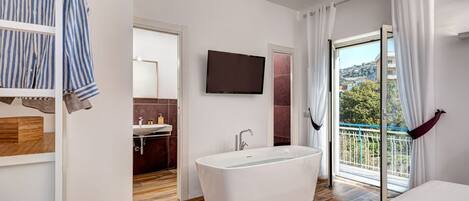 3 chambres, fer et planche à repasser, Wi-Fi, draps fournis